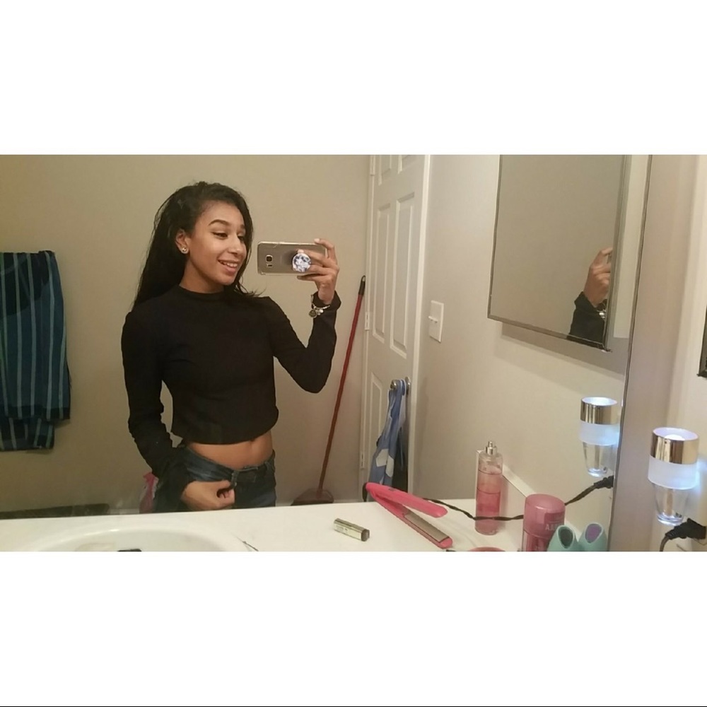 Crop Top - Picture 2 of 4